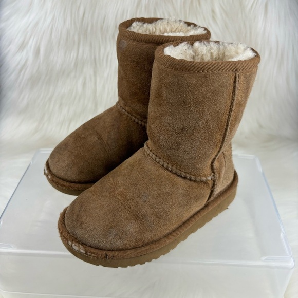UGG WINTER BOOTS SIZE 10 TODDLER - Picture 2 of 13